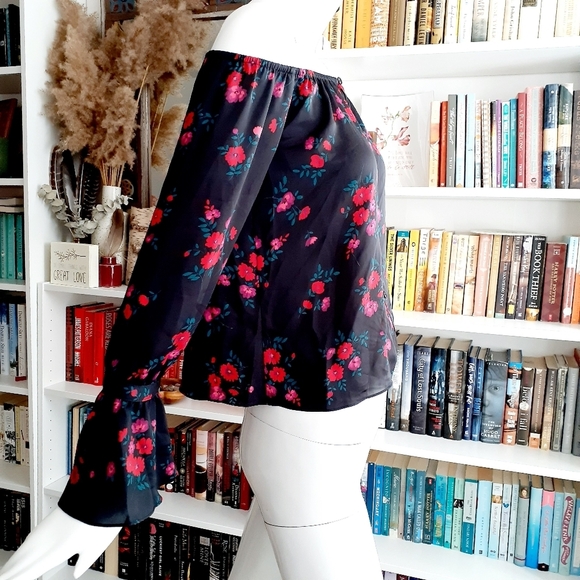 L'Academie Off the Shoulder Blouse - Picture 4 of 11